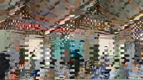 Phongeun, the project assistant of World Waternet, facilitating the community dialogue session